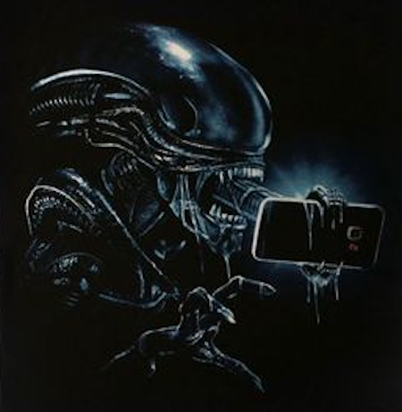 (image for) Alien Selfie T-Shirt - Click Image to Close