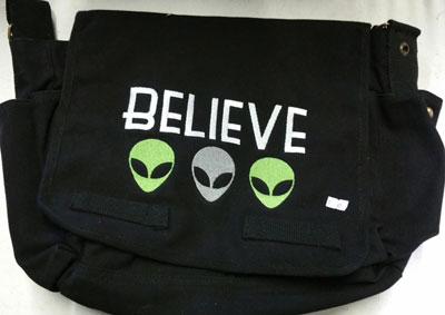 (image for) Believe 3 Alien Head Messenger Bag